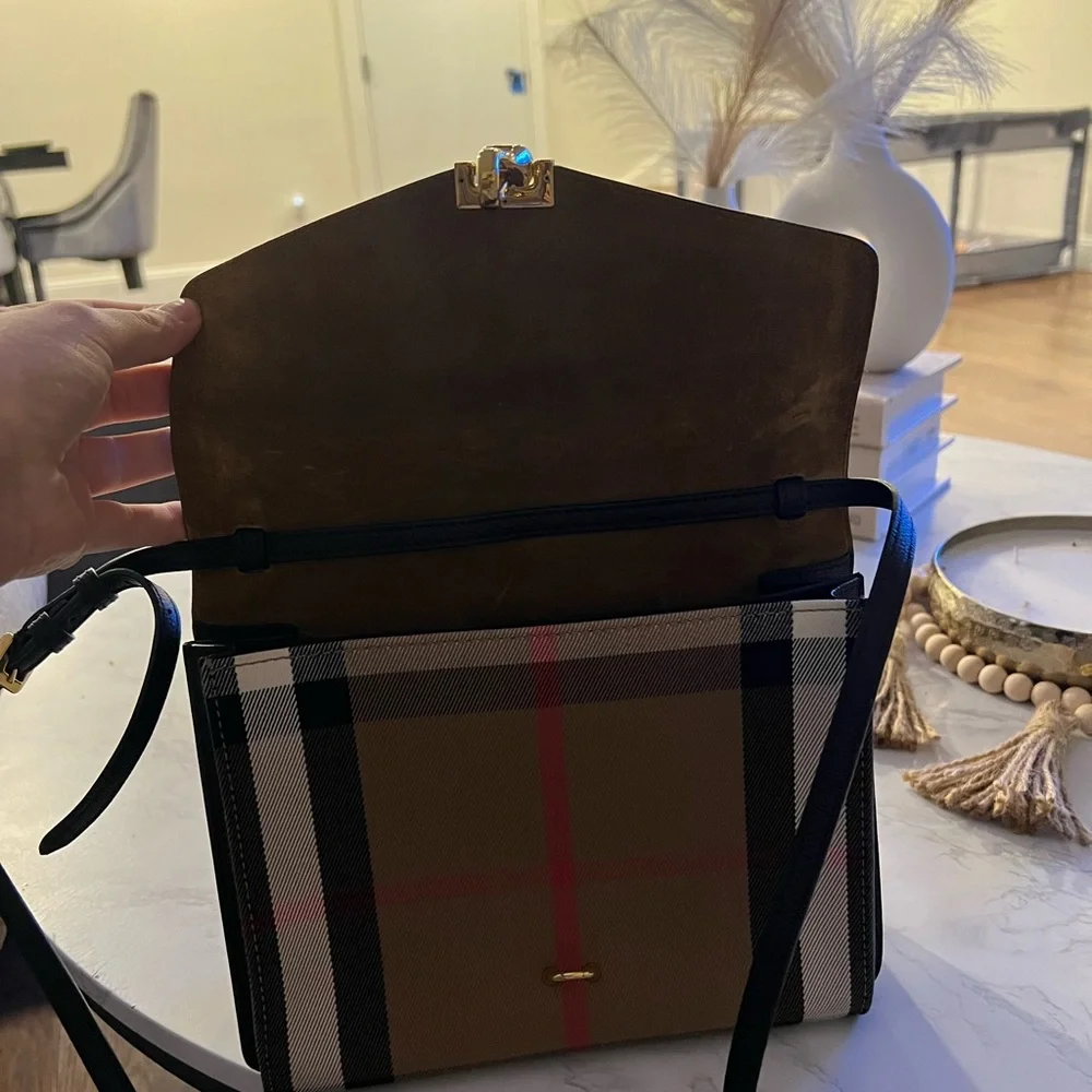 Brand new Burberry bag - Picture 3 of 9